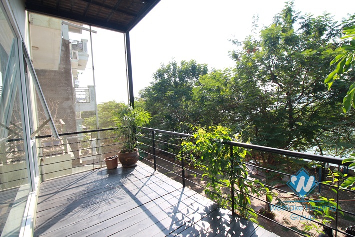 Yen Phu island spacious apartment for rent with huge balcony & bathtub 