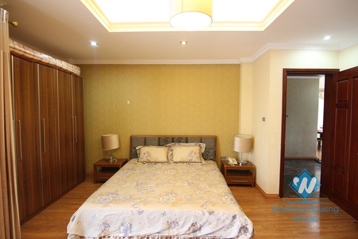 Spacious good quality apartment for rent on Xuan Dieu, Tay Ho