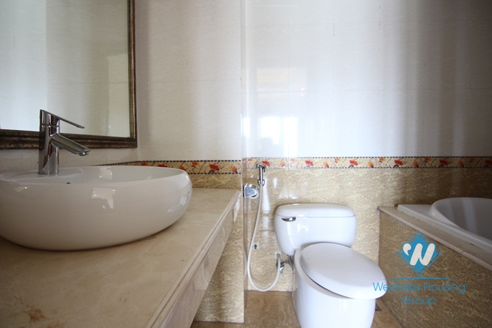 Spacious good quality apartment for rent on Xuan Dieu, Tay Ho