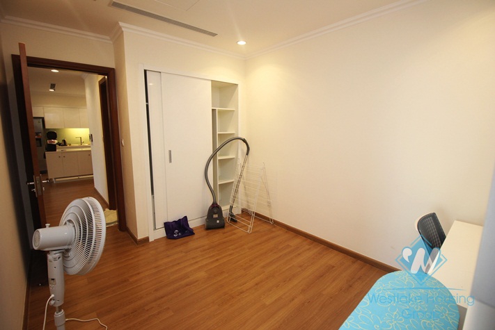 Luxury three bedrooms apartment for rent in Vinhome Nguyen Chi Thanh, Ha Noi