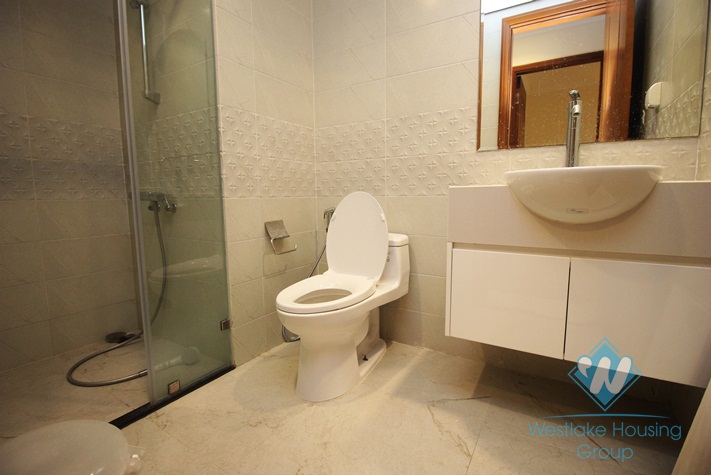 Luxury three bedrooms apartment for rent in Vinhome Nguyen Chi Thanh, Ha Noi