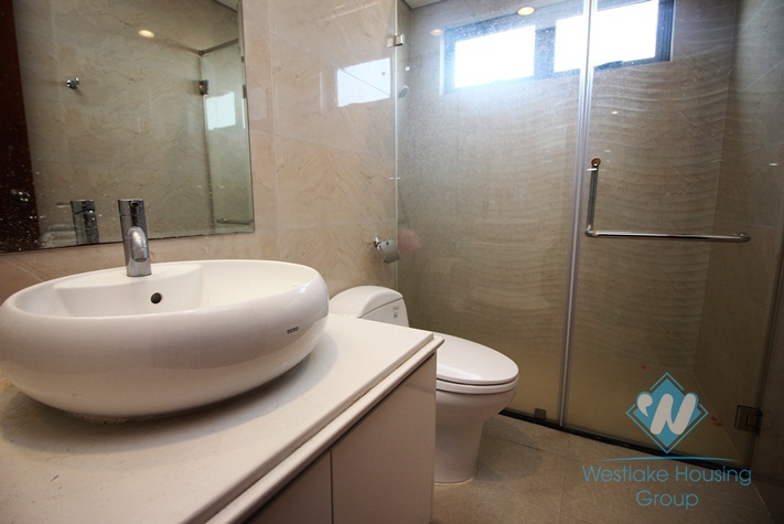 Luxury three bedrooms apartment for rent in Vinhome Nguyen Chi Thanh, Ha Noi