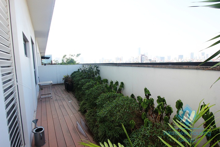 Luxury three bedrooms apartment for rent in Vinhome Nguyen Chi Thanh, Ha Noi