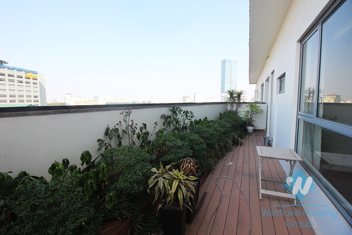 Luxury three bedrooms apartment for rent in Vinhome Nguyen Chi Thanh, Ha Noi