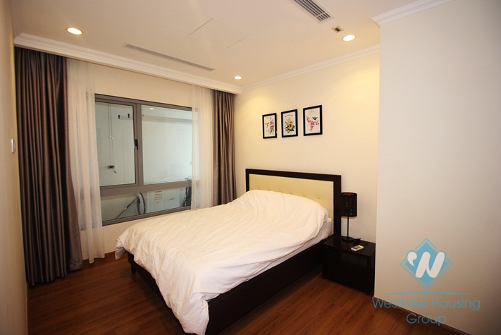 Luxury three bedrooms apartment for rent in Vinhome Nguyen Chi Thanh, Ha Noi