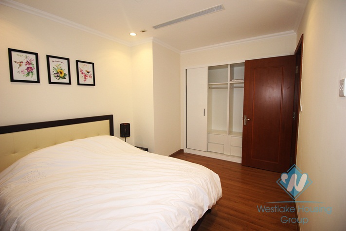 Luxury three bedrooms apartment for rent in Vinhome Nguyen Chi Thanh, Ha Noi