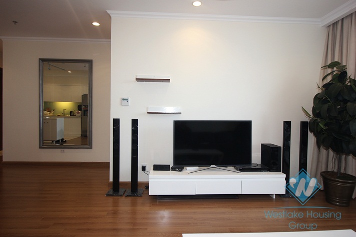 Luxury three bedrooms apartment for rent in Vinhome Nguyen Chi Thanh, Ha Noi