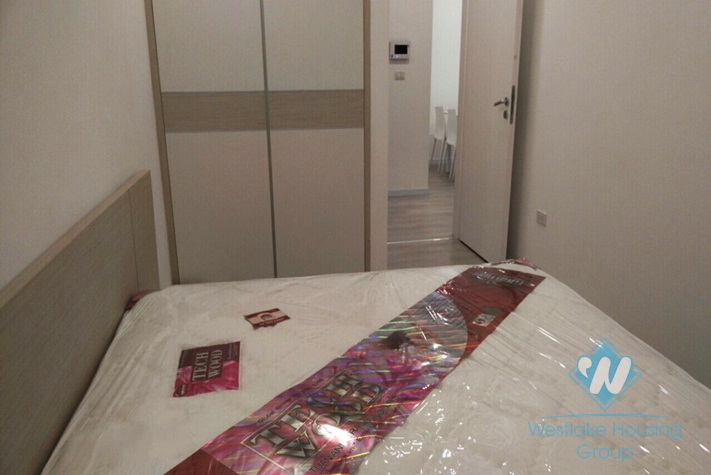 Modern 02 bedrooms apartment for rent in Vinhomes Nguyen Chi Thanh, Hanoi.