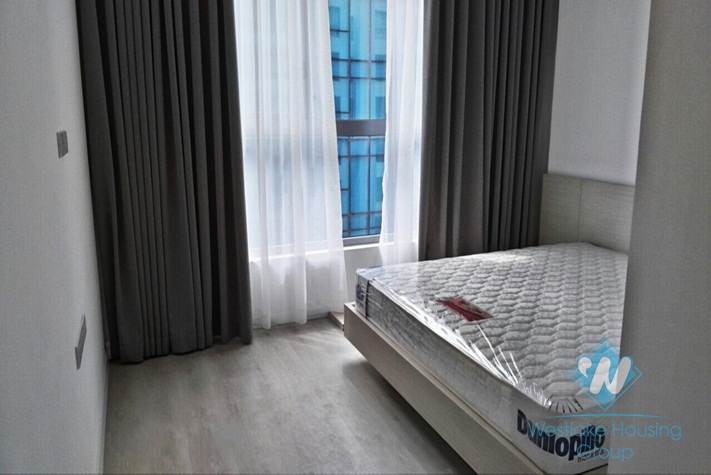 Modern 02 bedrooms apartment for rent in Vinhomes Nguyen Chi Thanh, Hanoi.