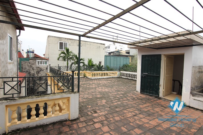 Quiet house with yard for rent in Tay Ho district.Ha Noi
