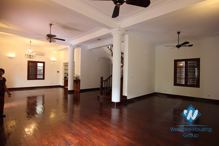 House with nice yard and balcony to rent in Tay Ho