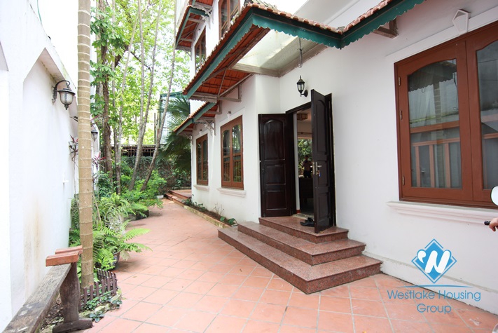 Garden house with extreme space and light for rent in Tay Ho, Ha Noi.