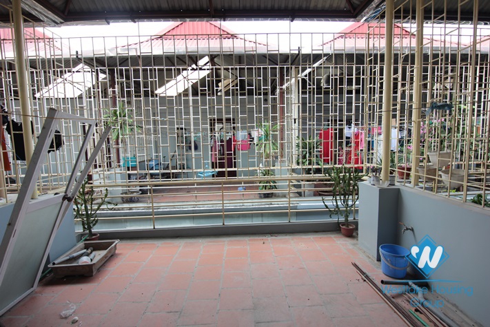 Good and cheap house with 4 bedrooms for rent in Lac Long Quan st, Tay Ho district 