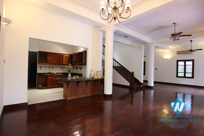 House with nice yard and balcony to rent in Tay Ho