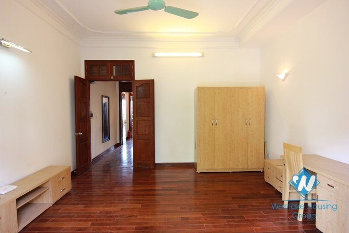 Small house with lake view available for rent on Au Co street, Tay Ho, Hanoi, fully furnished.