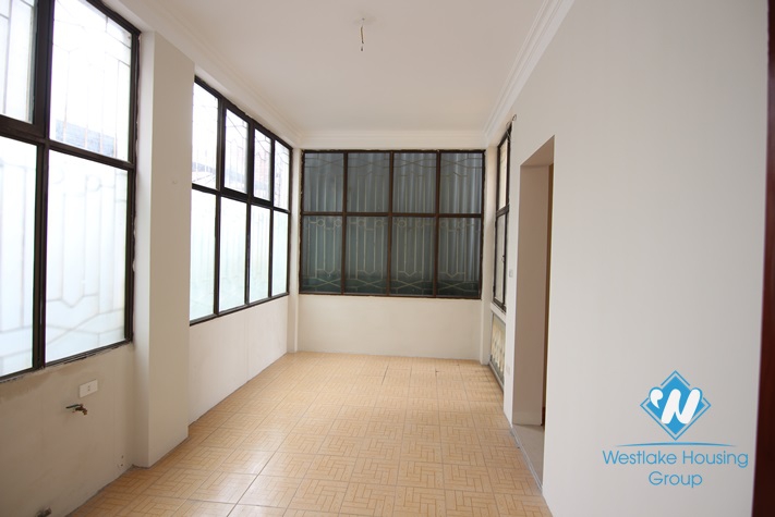 Quiet house with yard for rent in Tay Ho district.Ha Noi