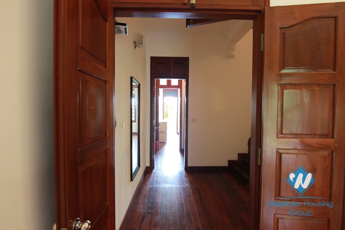 Small house with lake view available for rent on Au Co street, Tay Ho, Hanoi, fully furnished.