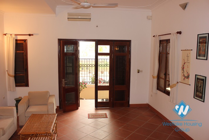 Cosy house with lake view for rent in Au Co street, Tay Ho, Hanoi