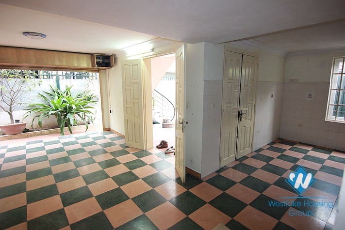 A inexpensive unfurnished house for rent in Tay Ho area 