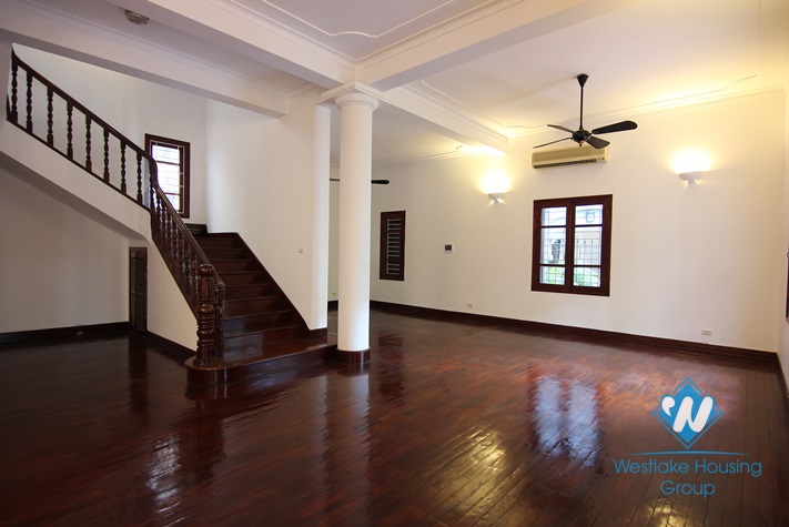 House with nice yard and balcony to rent in Tay Ho