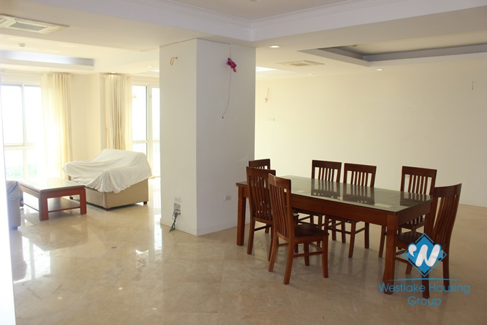 Big apartment for lease in Ciputra