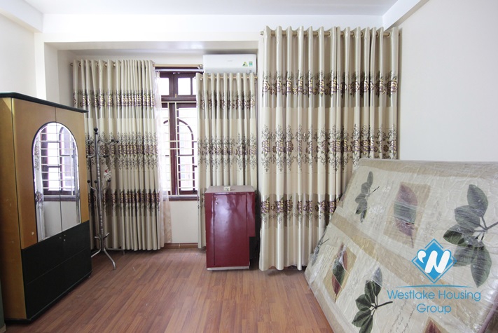 Good and cheap house with 4 bedrooms for rent in Lac Long Quan st, Tay Ho district 