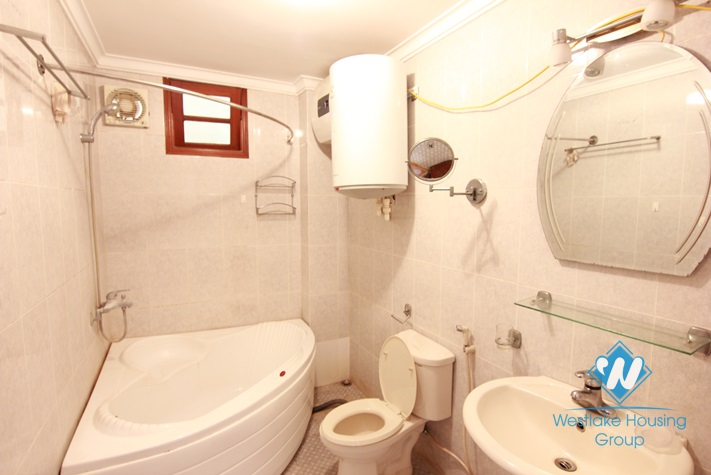 Small house with lake view available for rent on Au Co street, Tay Ho, Hanoi, fully furnished.