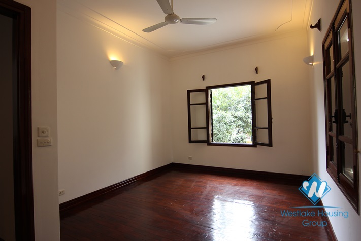 House with nice yard and balcony to rent in Tay Ho
