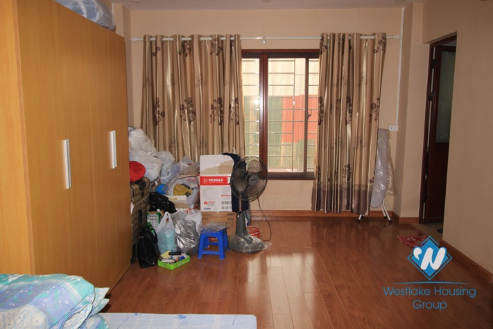 Small house with 3 bedrooms for rent in Au co st, Tay Ho area 