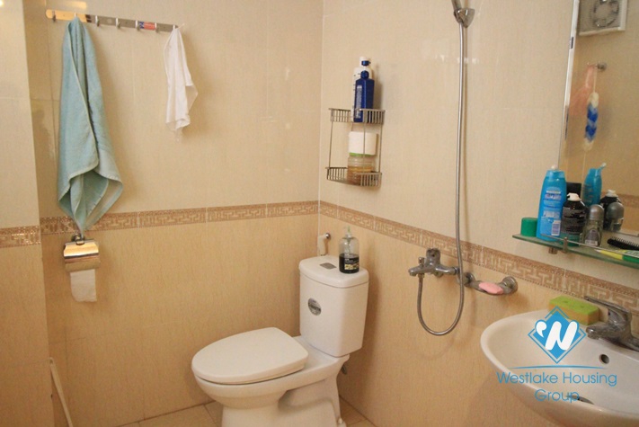 Small house with 3 bedrooms for rent in Au co st, Tay Ho area 