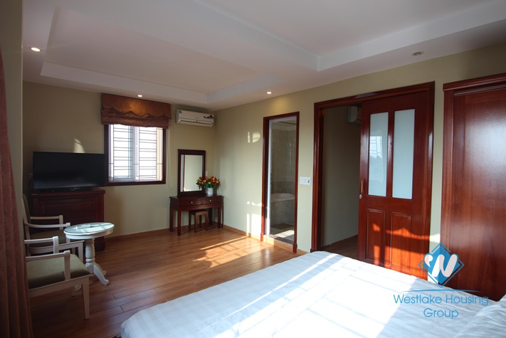 Beautiful and modern apartment with 02 bedrooms for lease in Tay Ho, Ha Noi.