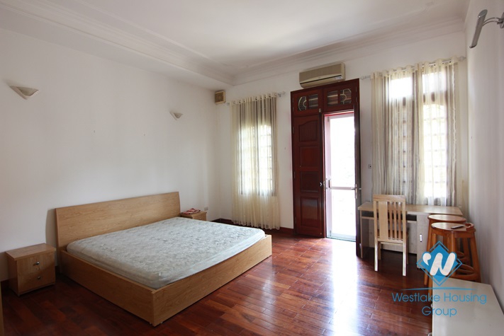 Small house with lake view available for rent on Au Co street, Tay Ho, Hanoi, fully furnished.