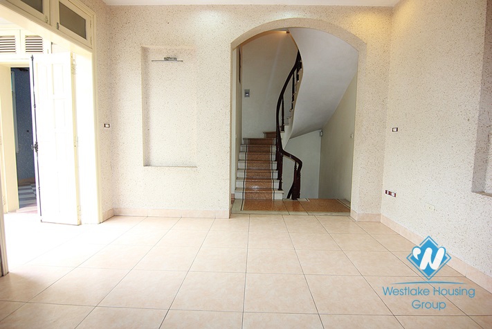 A inexpensive unfurnished house for rent in Tay Ho area 