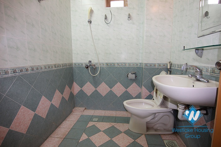 A inexpensive unfurnished house for rent in Tay Ho area 