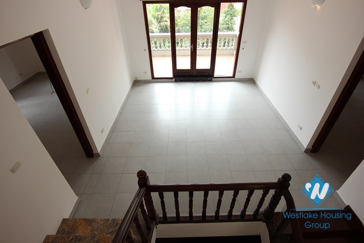 House with nice yard and balcony to rent in Tay Ho