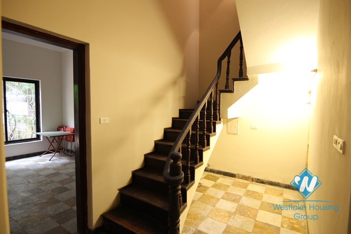 Quiet house with yard for rent in Tay Ho district.Ha Noi
