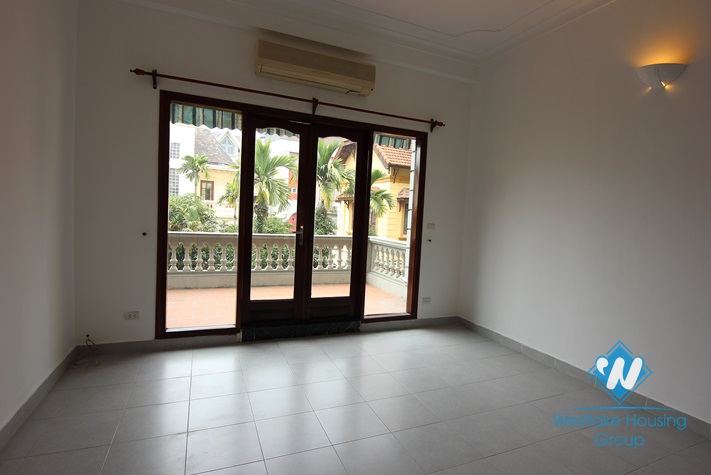 House with nice yard and balcony to rent in Tay Ho