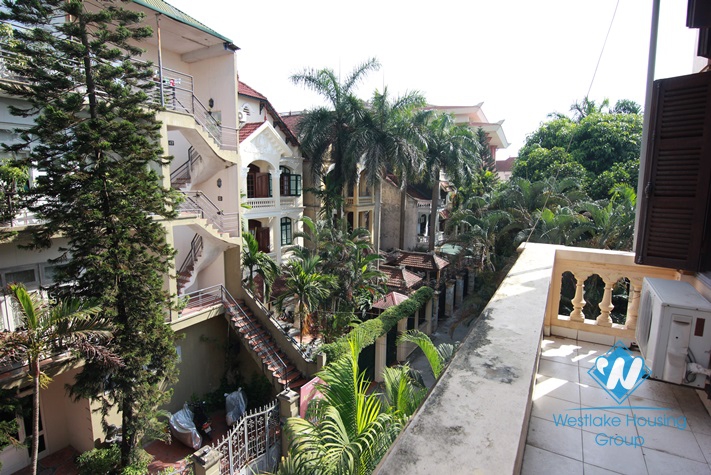 Small house with lake view available for rent on Au Co street, Tay Ho, Hanoi, fully furnished.