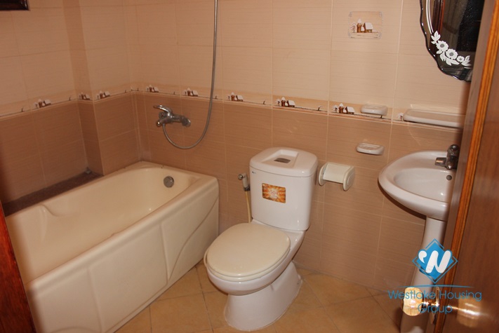 Cosy house with lake view for rent in Au Co street, Tay Ho, Hanoi