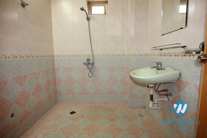 A inexpensive unfurnished house for rent in Tay Ho area 