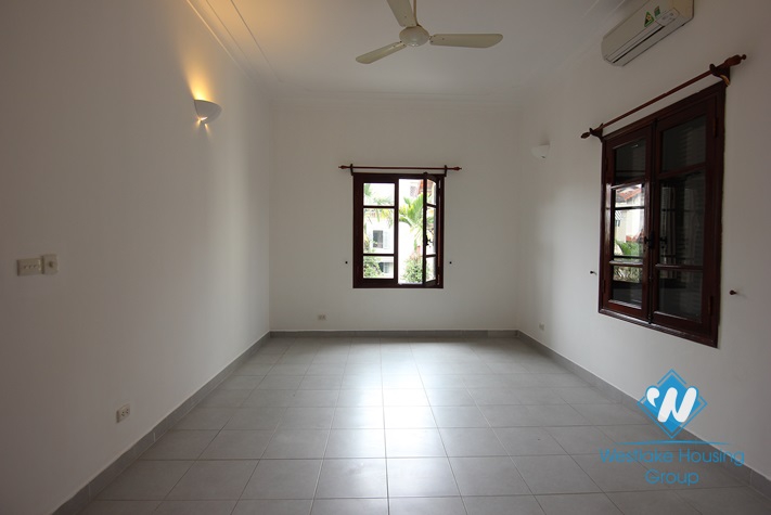 House with nice yard and balcony to rent in Tay Ho