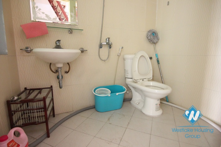 Quiet and cheap house for rent in Tay Ho area