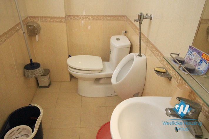 Small house with 3 bedrooms for rent in Au co st, Tay Ho area 