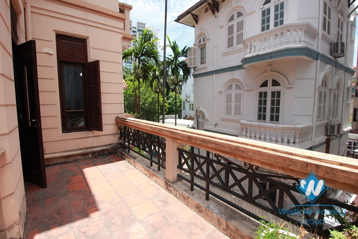 Beautiful house on the lake for rent in Tay Ho, Hanoi