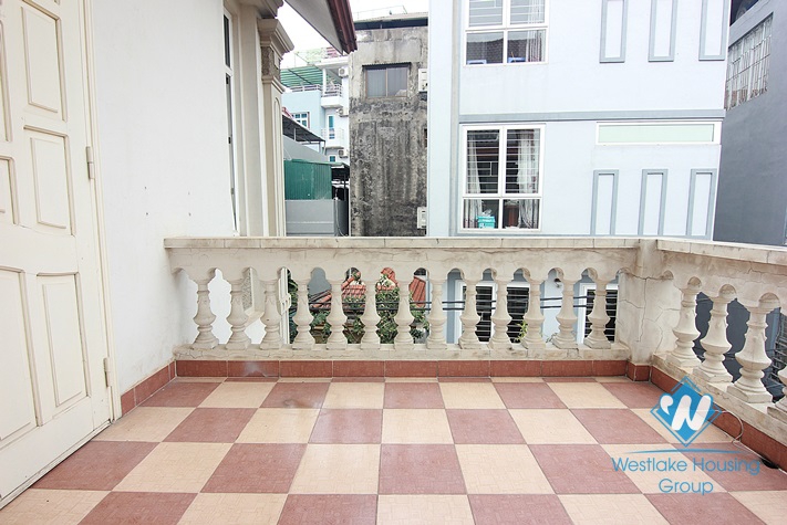 A inexpensive unfurnished house for rent in Tay Ho area 
