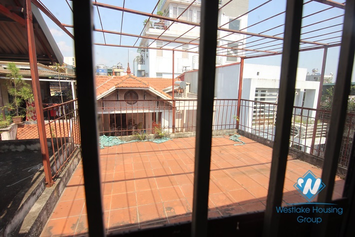 Quiet and cheap house for rent in Tay Ho area