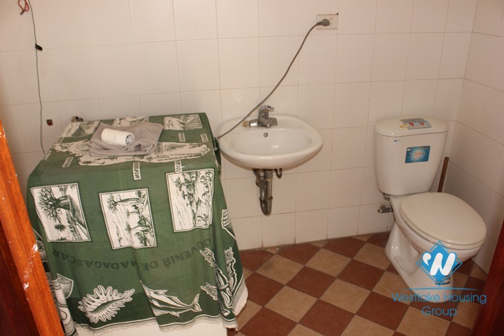 Cosy house with lake view for rent in Au Co street, Tay Ho, Hanoi