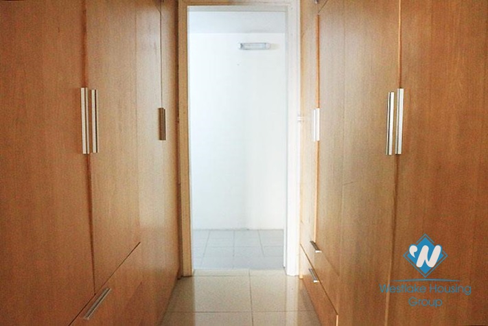 4 bedrooms apartment for rent in Ciputra.