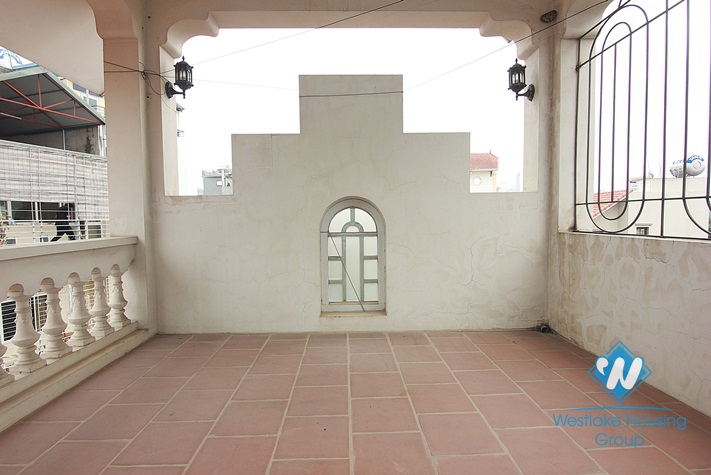 A inexpensive unfurnished house for rent in Tay Ho area 