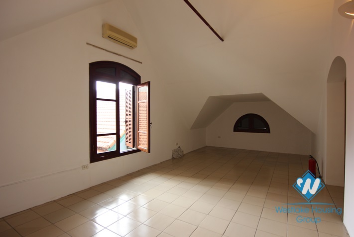 House with nice yard and balcony to rent in Tay Ho